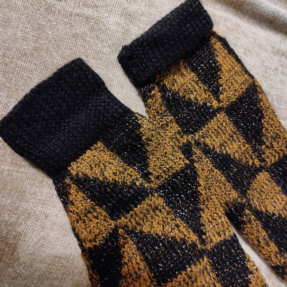 South Wool Hand Knit Geo Pattern Cardigan, Size M - Picture 6 of 11